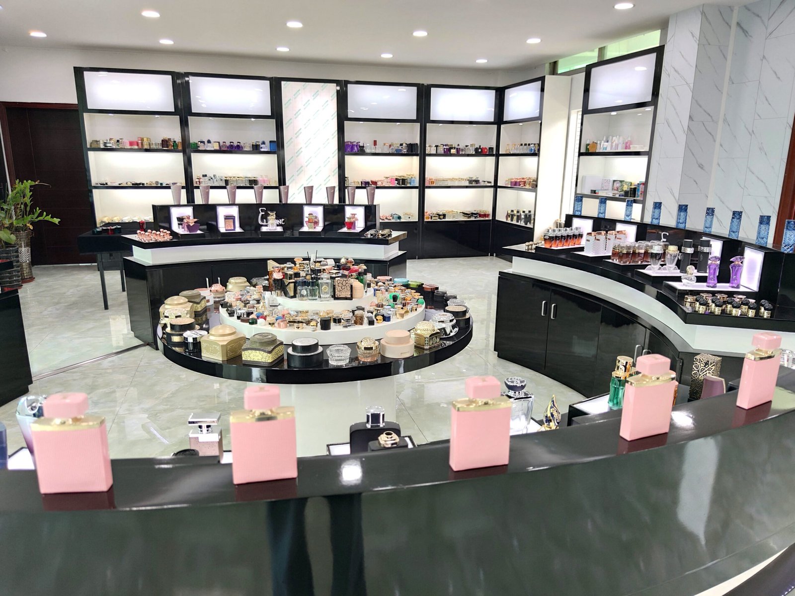 Perfume Glass Bottles, Luxury Boxes, and Caps Suppliers for Italian