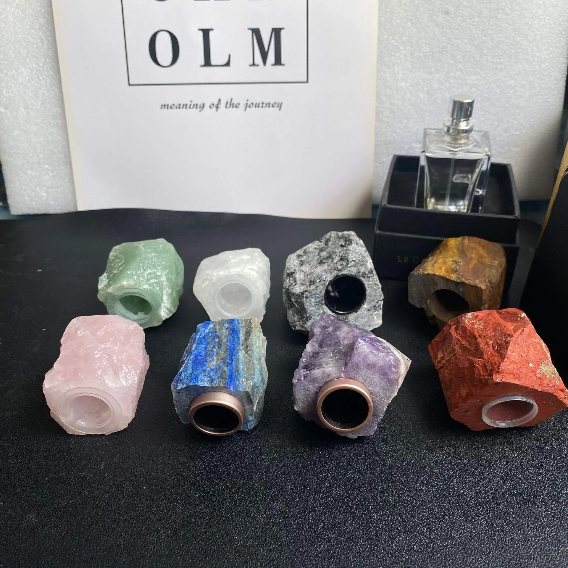irregular crystal natural stone perfume cap wholesaler