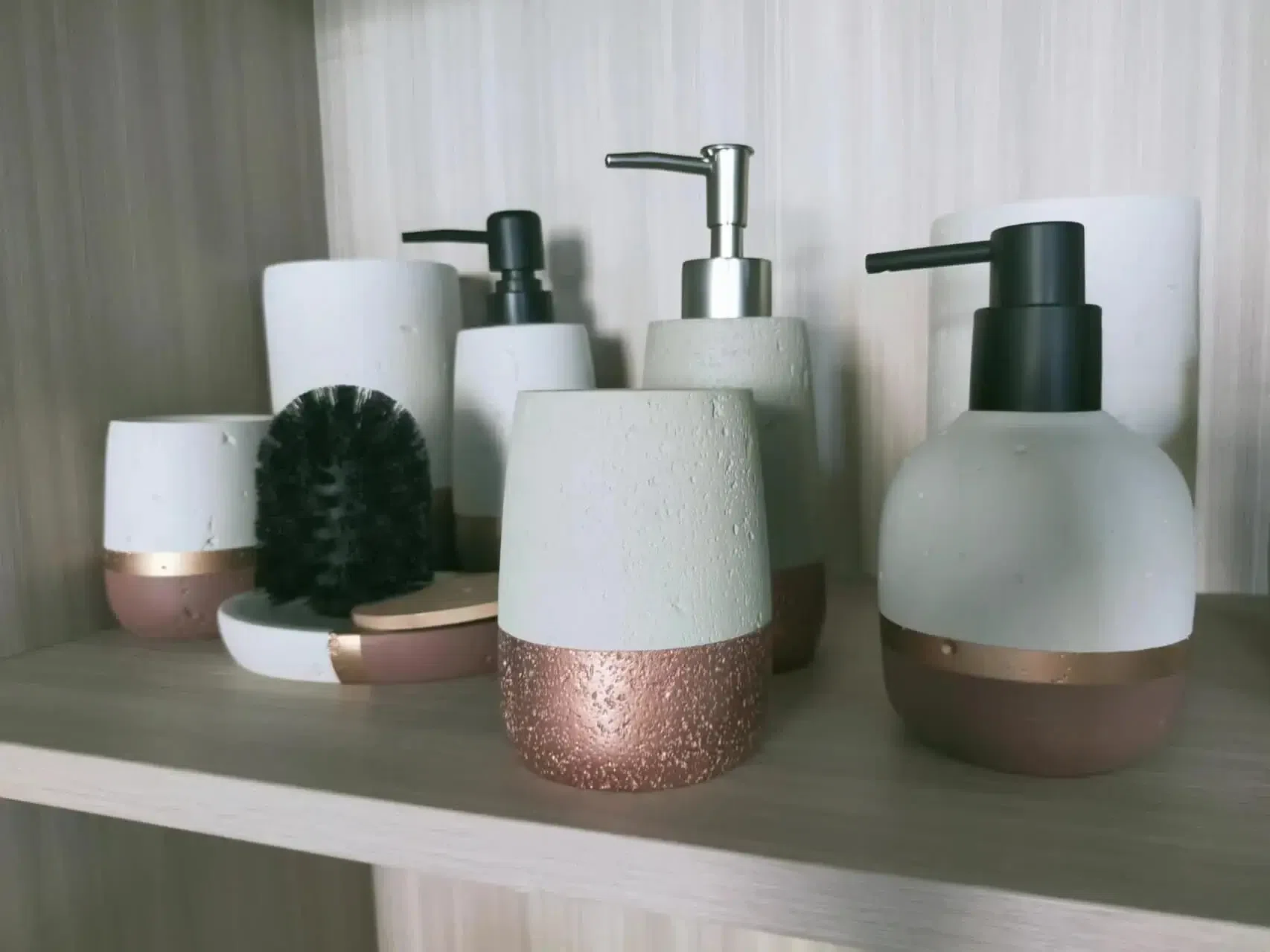 Cement concrete gold-plated surface cosmetic bottle inside glass bottle factory