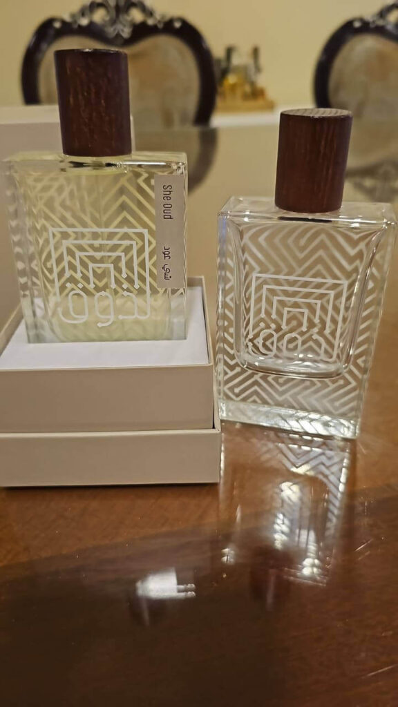 coffee color cylindrical wooden perfume lid